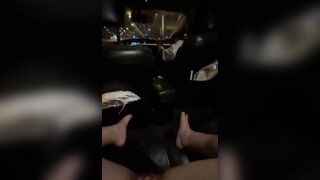 Banh lồn cho anh lái xe taxi sờ lồn móc lồn chảy nước