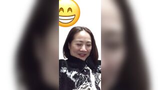 Chị đồng nghiệp cho thằng em thực tập xem vú lồn thủ dâm