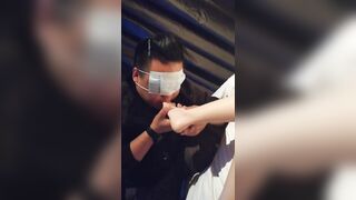 Em gái đi karaoke uống say bị 2 thằng bạn mang ra khách sạn địt rồi quay video