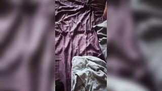 1 cô gái việt nam bị bạo dâm trong khu tự cam.