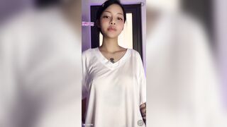 Phòng live của bé idol Tôm Chiên,em mặc nữa che nữa hở vs cái dáng ấy nhìn mê quá #6