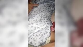 lén lút mò lồn em họ 2k10 mới lớn lúc nó ngủ say bướm non đẹp thật - phần 1
