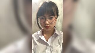 Em gái 2k8 thích khoe lồn