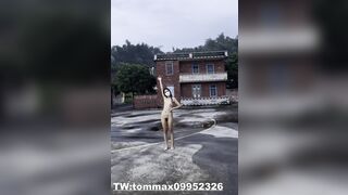 gái xinh khỏa thân khoe dáng nơi công cộng #4