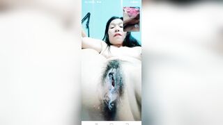 Mbbg thủ dâm móc lồn chảy nước cho trai xem dâm đãng