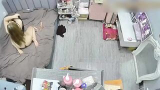Thấy vk dâm ở nhà đang thủ dâm