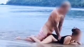 Cho Vợ Public trên bãi biển