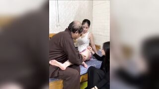ông thầy trừ tà cho gái xinh
