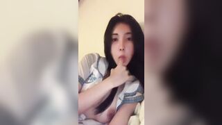 nhìn em xinh như thiên thần khoe cặp vú to tròn quá