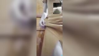 đang ngồi nhậu mà em người yêu call khoe lồn đang ướt nhẹp - phần 1