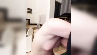 1 em gái việt nam còn rất trẻ bị bán vào khu tự trị cam bị phát nhéo vú đau điếng.