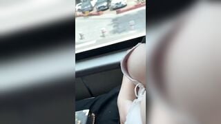 Dâm Nữ Vú To, Cho người lạ Bóp nghịch Núm vú To trên xe bus