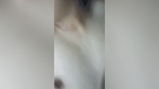 Em gái say ngủ bị anh kế lẻn vào phòng địt lén