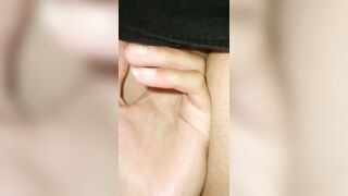 Vừa móc lồn vừa hỏi con bạn mất trinh cho thằng nào