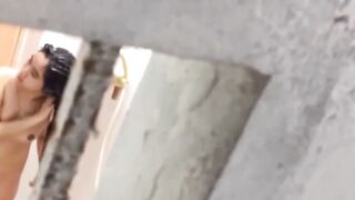 Em họ của thằng bạn