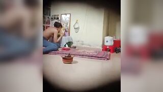 Quay lén phòng trọ em gái