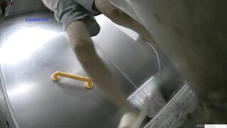 Cam kín quay lén các em teen TQ xinh đẹp đi đái trong nhà vệ sinh công cộng #2