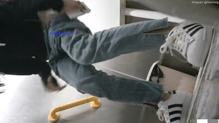 Cam kín quay lén các em teen TQ xinh đẹp đi đái trong nhà vệ sinh công cộng #7