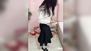 Đánh ghen mới lạ sẵn cho thằng em đụ nhỏ đó luôn, mày đụ chồng tao thì em tao đụ mày.