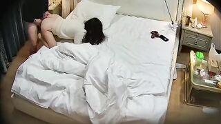 Con dâu lẵng lơ dâm loạn lén đụ nhau với cha chồng sau lưng chồng.