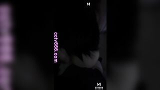 Quan hệ tình dục ngoài trời đầy đam mê với việc kẹp chặt dương vật và cưỡng bức xuất