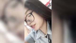 Bú lẹ đi rồi dượng chở đi học