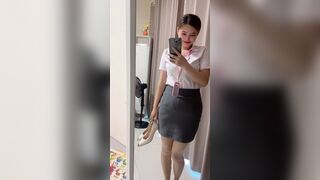 ngày đi làm văn phòng tối về livestream bán quạt