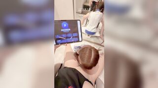 Nhỏ em họ loli dáng ngon ngoan ngoãn quỳ dưới đất ngậm cặc a trai chổng mông cho a đụ