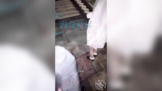 Nữa đêm ngẫu hứng dắt bé e họ loli xinh xắn ra đường bú cu đụ public hồi hộp thật