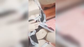Mặc đồ hầu gái xong khoe anh ny xem