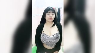 Vú to thủ dâm 445