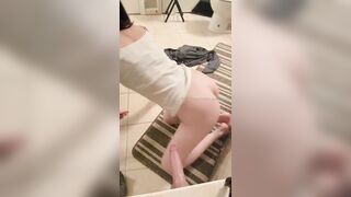 Gái xinh bán quạt thủ dâm bằng con cu size XXL