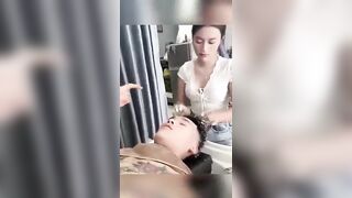 Giả vờ thái độ cuối cùng chị gái gội đầu dưỡng sinh cũng cho bóp vú.