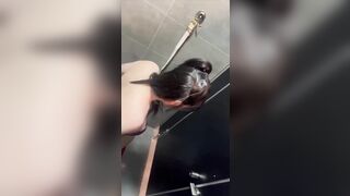 quay lén gái xinh đi đái trong wc quán bar ngon đòn thực sự