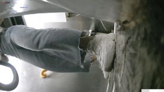 Cam kín quay lén các em teen TQ xinh đẹp đi đái trong nhà vệ sinh công cộng #24