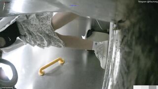 Cam kín quay lén các em teen TQ xinh đẹp đi đái trong nhà vệ sinh công cộng #29