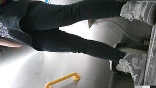 Cam kín quay lén các em teen TQ xinh đẹp đi đái trong nhà vệ sinh công cộng #31