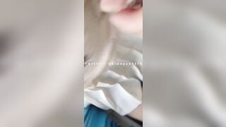 Dâm nữ có sở thích public ra đường mà mặc quần lót khó chịu quá nên cởi lun trên xe