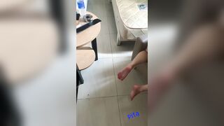 Em phải cố kìm nén không dám rên to sợ hàng xóm nghe thấy 3
