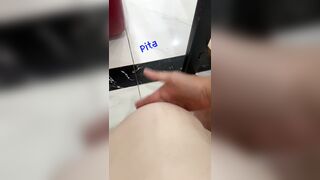 Em phải cố kìm nén không dám rên to sợ hàng xóm nghe thấy 3