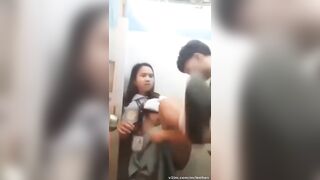 học sinh love 11 trốn vô wc địt mọi tư thế