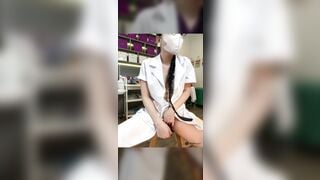 Bác Sĩ dâm đãng nứng lồn thủ dâm trong giờ làm việc xem sướng vl ra