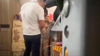 Đang xem vú nhỏ cháu họ thì mẹ nó về