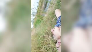 Mbbg vú to lồn múp ra sông thủ dâm gạ trai trẻ dâm đãng