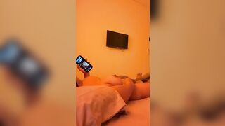 Gái dâm xem sex thủ dâm vú to lồn múp chảy nước dâm đãng