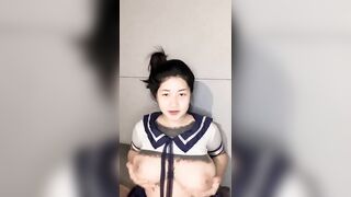Gái dâm chubby xăm trổ vú to khoe hàng