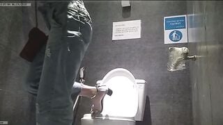 quay lén chị dâu đái