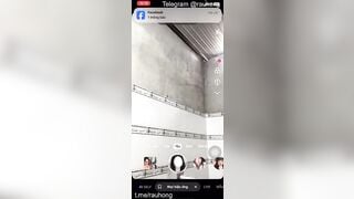 Đi tắm cũng phải hầu cho thằng người yêu xem