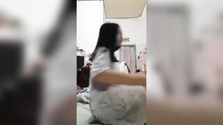 Mượn máy con em họ 2k9 thì thấy có mấy clip nó thủ dâm gửi cho người yêu P1
