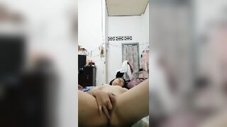 Mượn máy con em họ 2k9 thì thấy có mấy clip nó thủ dâm gửi cho người yêu P1